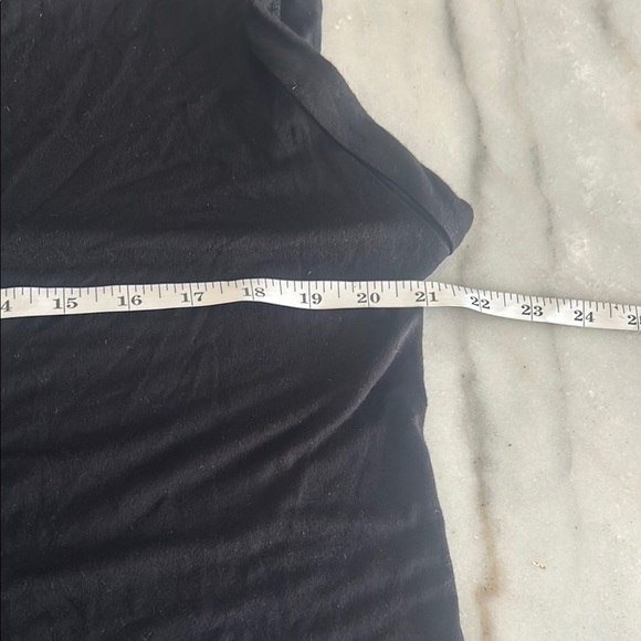 Black and Gold Relaxed Muscle Tee Sleeveless - Picture 3 of 4